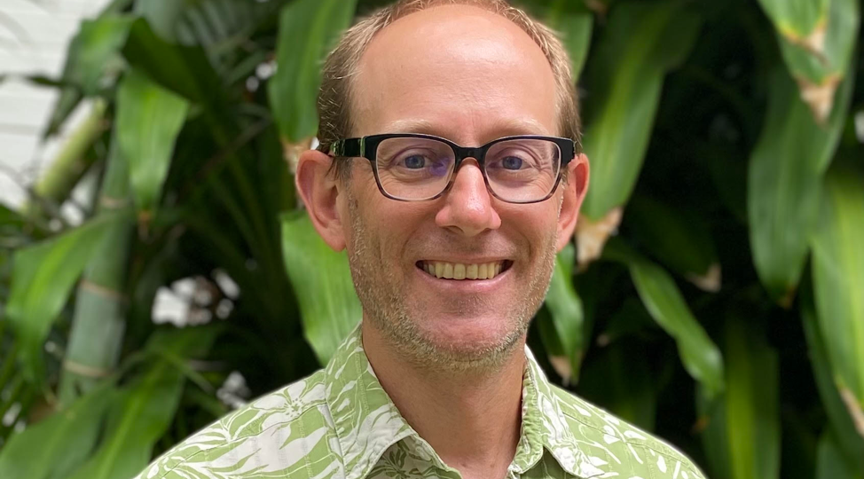 Headshot of Elliott Parsons